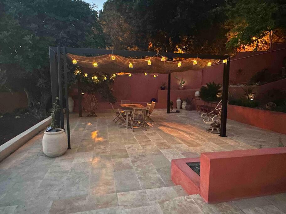 Sous Le « Figuier » Villa Cornillon-Confoux Екстериор снимка