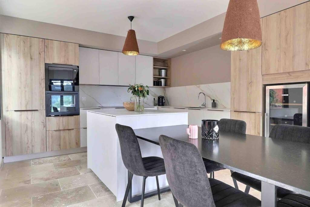 Sous Le « Figuier » Villa Cornillon-Confoux Екстериор снимка